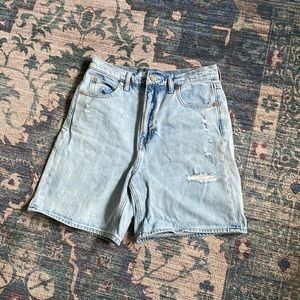 GAP mom jean shorts; size 4/27